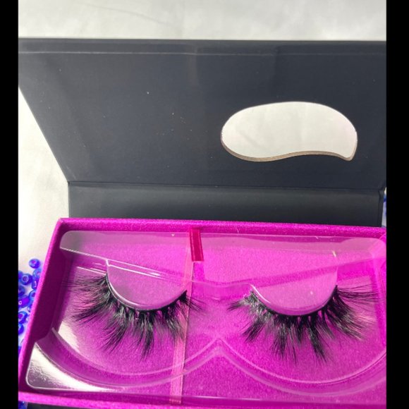 Faux Mink Pink Tip lashes - Picture 4 of 4